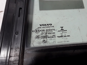 VOLVO XC90 (2015–2024) Aizmugurējo sānu durvju trīsstūrveida stikls 32132029 - 3