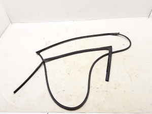 Front door rubber seal - 82140-AT000