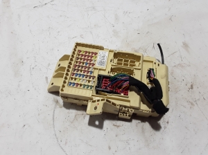 Interior fuse box - 91950AT040