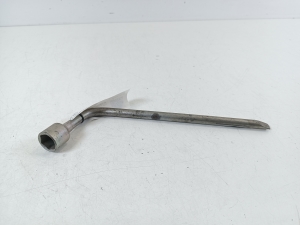 TOYOTA Yaris (2005–2011) Reserveradschlüssel 09150-40010 - 2