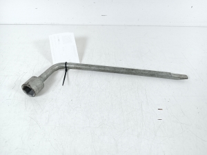 TOYOTA RAV 4 A2 (2000–2005) Rezerves riteņa atslēga 09150-40010 - 2