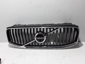  Front grille 