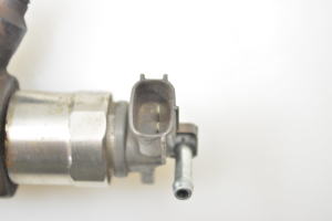  Fuel injector 