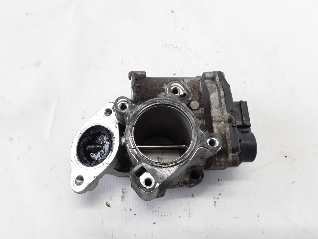 Used RENAULT Trafic EGR valve valve 8200330812