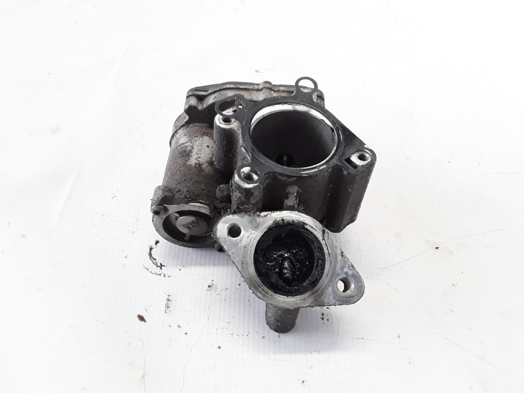 Used RENAULT Trafic EGR valve valve 8200330812