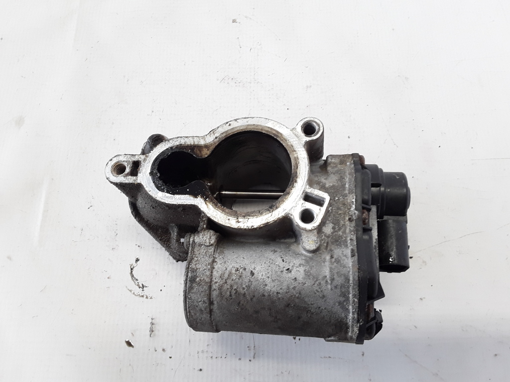 Used RENAULT Trafic EGR valve valve 8200330812
