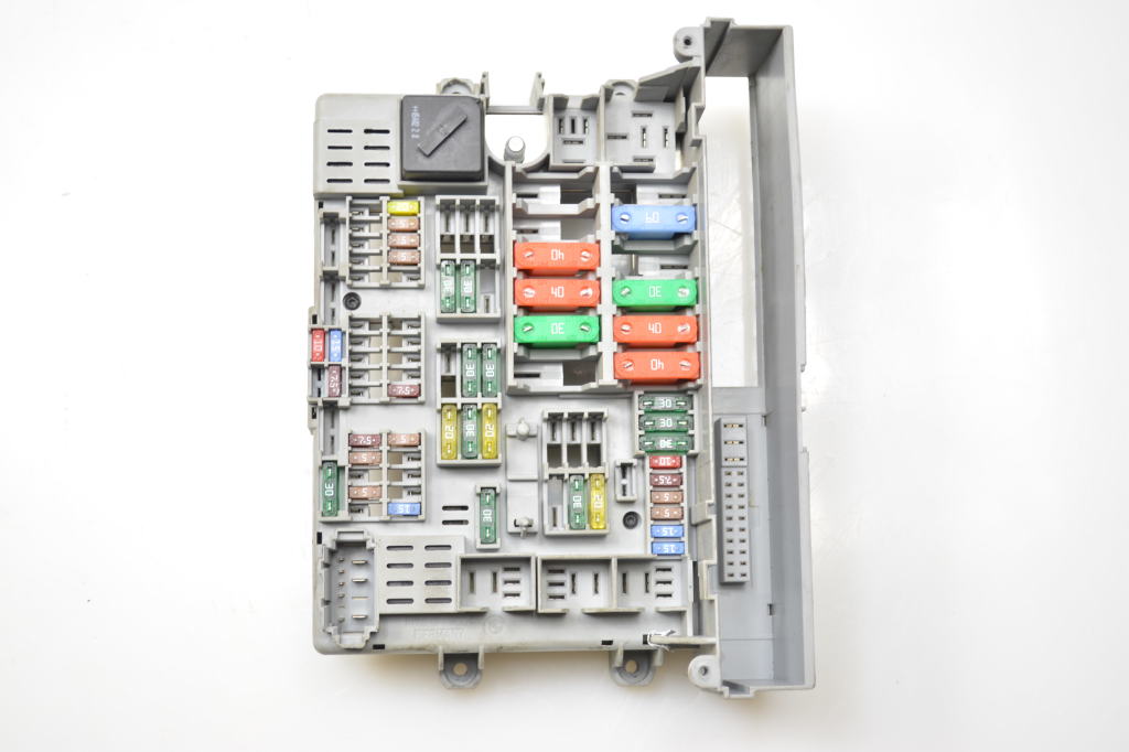 BMW 3 Series E90/E91/E92/E93 (2004-2013) Fuse box 6906621 25794713