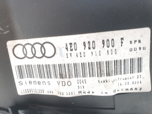 AUDI A8 D3 (2002–2010) Kombiinstrument 4E0920900F - 2