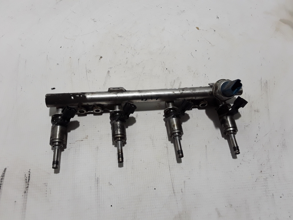 NISSAN Qashqai J11 (2013-2022) Fuel Rail 1752000Q4A 21233570