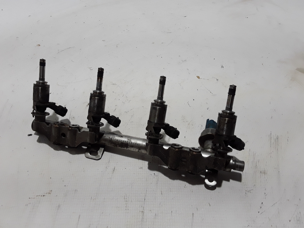 NISSAN Qashqai J11 (2013-2022) Fuel Rail 1752000Q4A 21233570