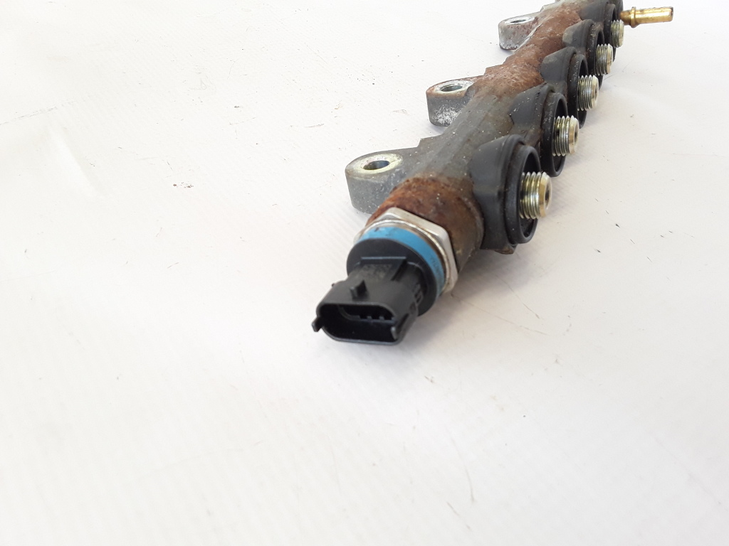 RENAULT Trafic 2 generation (2001-2015) Fuel Rail 0445214114 21078713