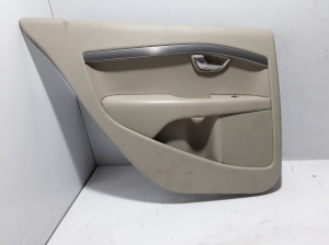  Upholstery of rear side doors 