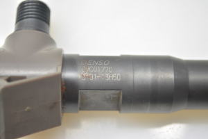  Fuel injector 