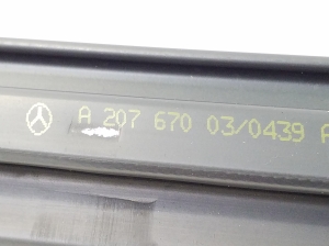 Mercedes Benz E-Class W207 (2009–2017) Fensterschachtleiste innen Tür hinten A2076730421 - 2