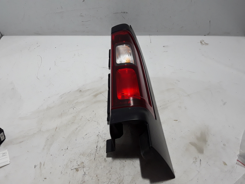 RENAULT Trafic 2 generation (2001-2015) Rear Right Taillight Lamp 265504656R 21332334