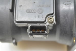 AUDI A6 C5 (1997–2005) Luftmassenmesser 079133471C - 2
