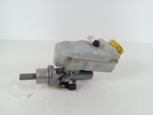  Master cylinder 