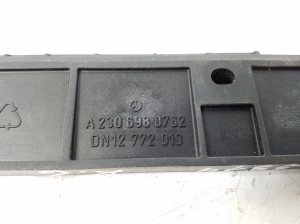 Mercedes Benz SL-Class 230 (2001–2012) Halterung für Schwellerverkleidung außen A2306980762 - 2