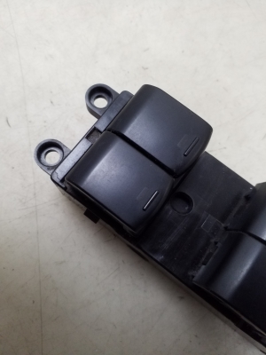 Infiniti FX (2002–2008) Front door glass switch - 2