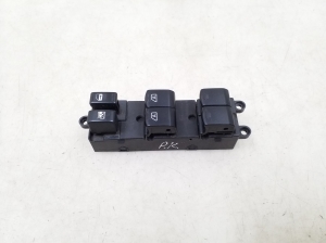 Infiniti FX (2002–2008) Front door glass switch - 3
