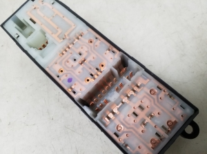 Infiniti FX (2002–2008) Front door glass switch - 4