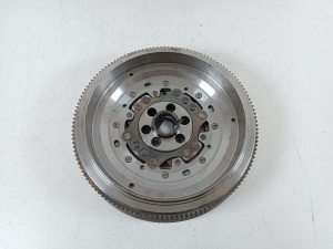  Clutch flywheel 