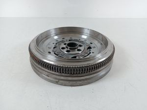  Clutch flywheel 