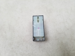 Infiniti FX (2002–2008) Front door glass switch - 3