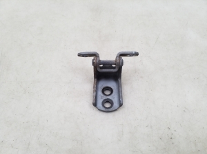Infiniti FX (2002–2008) Front door lower hinge - 2