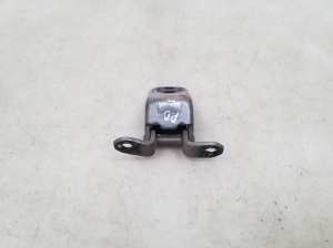 Infiniti FX (2002–2008) Front door lower hinge - 3