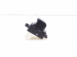 Infiniti FX (2002–2008) Rear side door window switch - 2