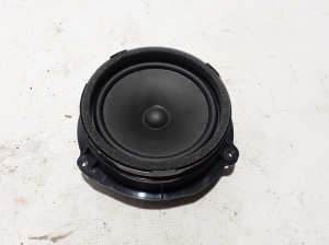   Rear side door speaker 