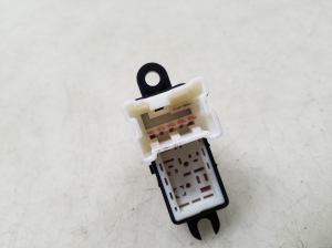 Infiniti FX (2002–2008) Rear side door window switch - 4