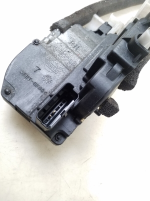 Infiniti FX (2002–2008) Rear side door lock - 2