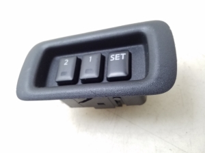 Infiniti FX (2002–2008) Front seat control switch - 3