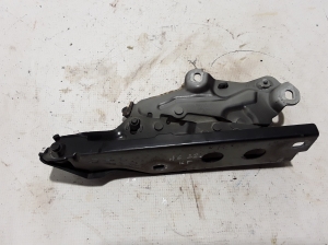  Engine cover hinge 