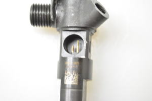  Fuel injector 