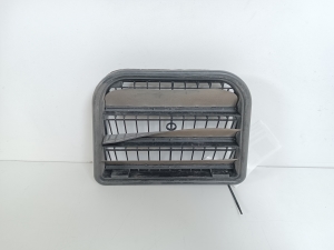  Rear wing ventilation grille 