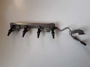 NISSAN Note E11 (2005–2014) Einspritzventil und seine Teile EBY1160 - 3