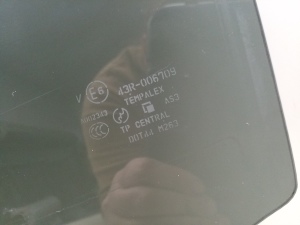 Infiniti FX (2002–2008) Aizmugurējo sānu durvju stikls - 4