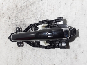 VOLVO XC90 (2015–2024) Front door external opening handle and its details - 4