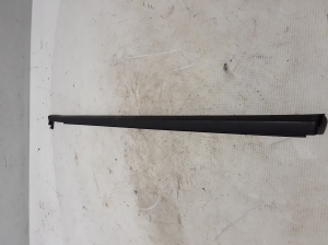 Rear side door outer window molding - 828217135R
