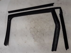 Rear side door seal on the door - 823308377R