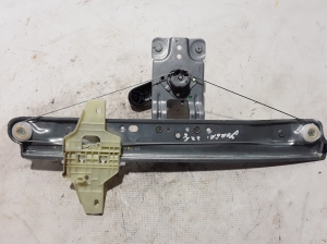 Rear side door window regulator - 827216452R