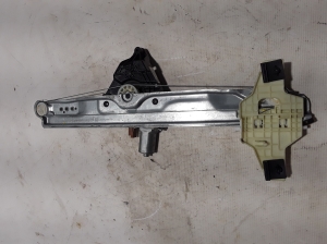 Front door window regulator - 807218548R