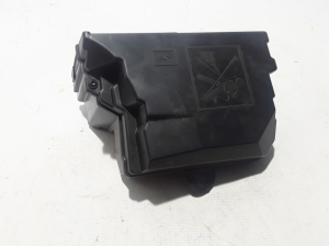 Fuse box housing under the hood - 284B04064R