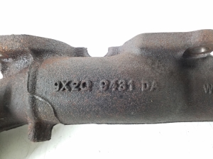  Exhaust manifold 