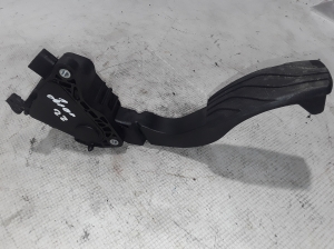 Accelerator pedal - 180100912R