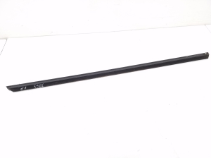 Mercedes Benz E-Class W207 (2009–2017) Esiukse klaasi välimine liist A2077200300 - 3