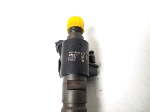  Fuel injector 